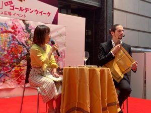 大丸のGWでMC中の平野綾菜