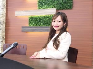 web番組進行のMC平野綾菜