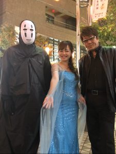 中州まつりのドレス仮装の平野綾菜