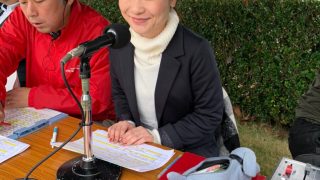 2019TVQシニアオープンゴルフでアナウンス中の大石麻美