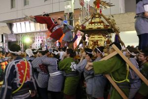 中州まつりの女神輿