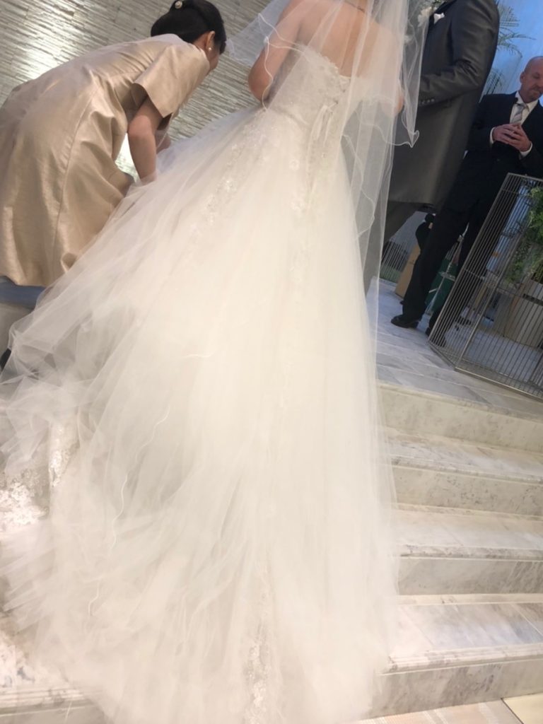 結婚式でウェディング姿の新婦