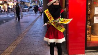 2020年交通安全キャンペーン中のはーとふるメンバー ブルーがプレゼント配布中