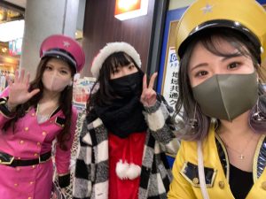 2020年交通安全キャンペーン中のはーとふるメンバー ブルーとイエローとピンク