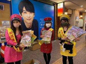 2020年交通安全キャンペーン中のはーとふるメンバー レッドとイエローとピンク