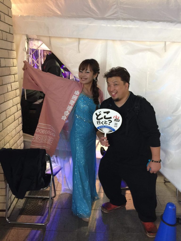 中洲まつり参加の平野綾菜と中華料理大楼様の画像