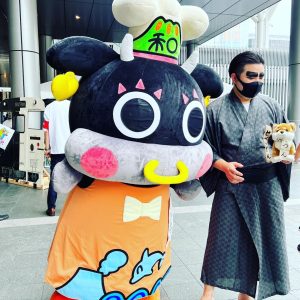 牛とせごどんのキャラクターが鹿児島をPR