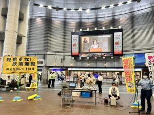 JR小倉駅JAM広場で飲酒運転撲滅街頭啓発の準備中