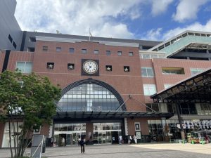大分県フォーラム会場の外観