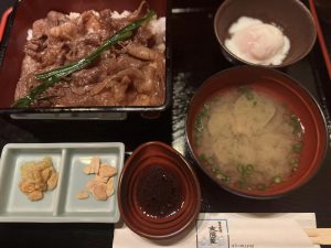 すき焼き重の画像