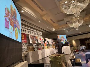 イベントステージで男性挨拶