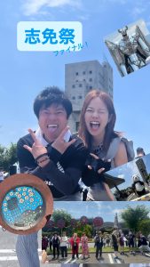 イベント会場でポーズをとる男性と女性