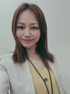 バストアップの女性