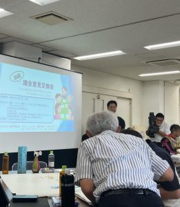 イベント会場に多くの人