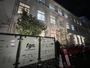fgnの看板と校舎跡の利用