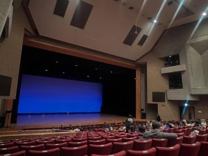 イベントホールにたくさんの人