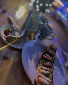 ピザ風焼きパンにソーセージ