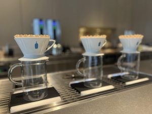 入れる前のコーヒーカップ３つ