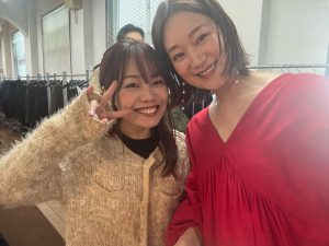女性2人の記念写真