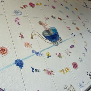 壁に花の絵