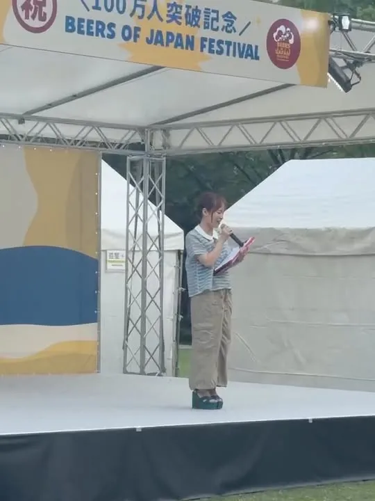 美女がステージ裏覗いてきたぞー！（2枚目）